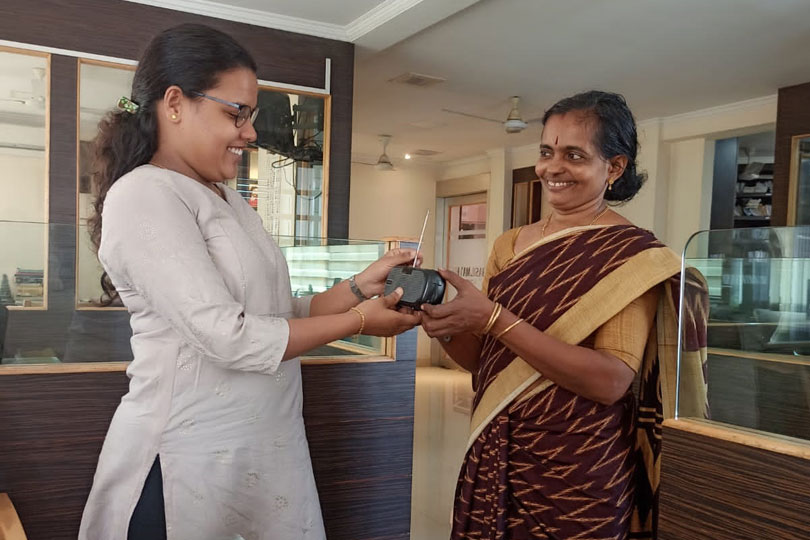 ആതിരയുടെ റേഡിയോ സ്വപ്നം പൂവണിഞ്ഞു.